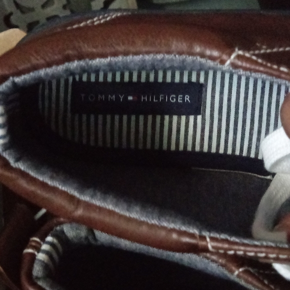 NWT Hilfiger flat - Picture 2 of 7